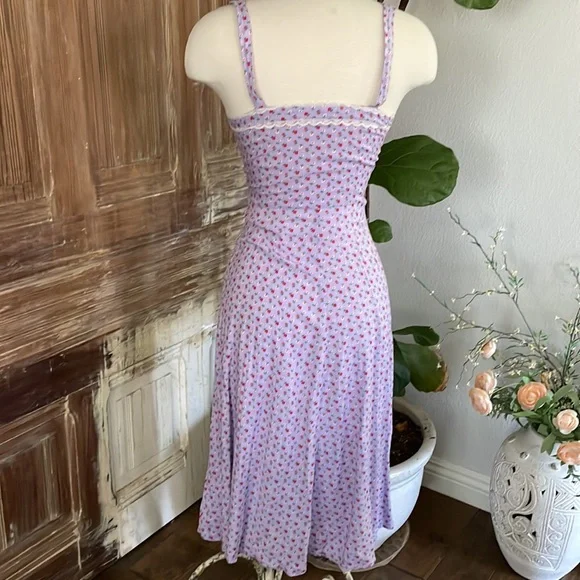 Floral dress. - Picture 3 of 5